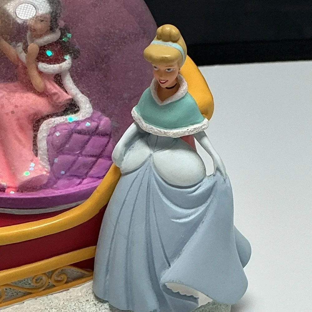 Disney Princess Christmas Sleigh Ride Snow Globe 2003 Rare Vintage